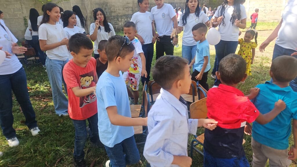 Sharing Our Blessings: Cardenal Students Celebrate Children’s Day With Their Community